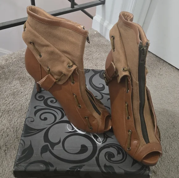 Heels - Picture 5 of 7